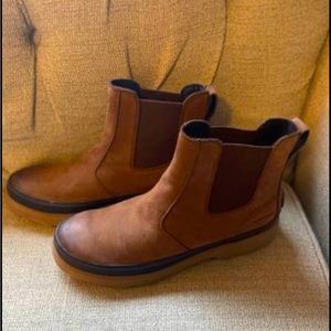 SOLD --------  NEW Sorel Men's Caribou Chelsea Waterproof Boot NWT 10 $177